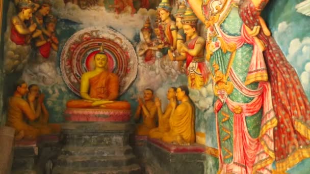 Inside buddhistiskt tempel i Galle — Stockvideo