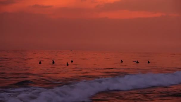 Hikkaduwa strand bij zonsondergang — Stockvideo