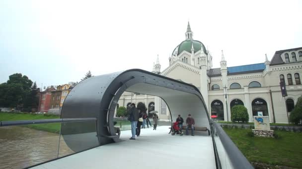 在波斯尼亚首都内藏缓释胰岛素桥 — 图库视频影像