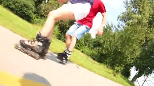 Happy young couple rollerblading — Stock Video