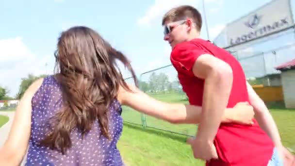 Woman and man rollerblading on a sunny day in park — Stock Video