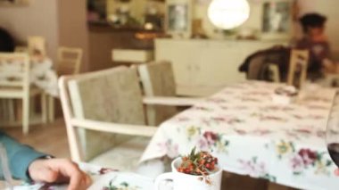 Kızarmış şarap kadehleri