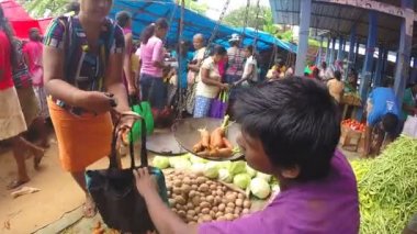 Yerel adam onun üretmek Tartım