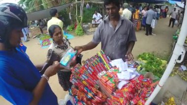 Tütsü sopa satan adam