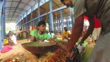 Tartma ve onun üretmek satış yerel adam