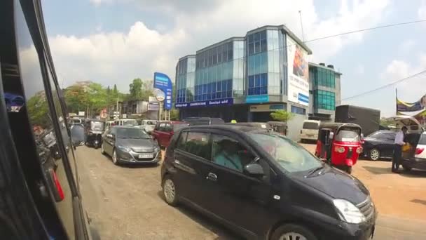 Lalu lintas Kandy dari mobil yang bergerak — Stok Video