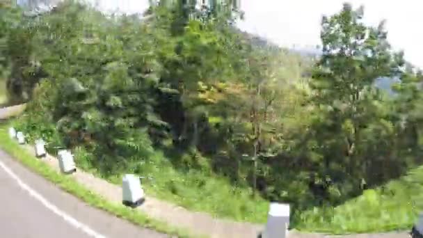 Vista de carretera de montaña desde el coche — Vídeos de Stock