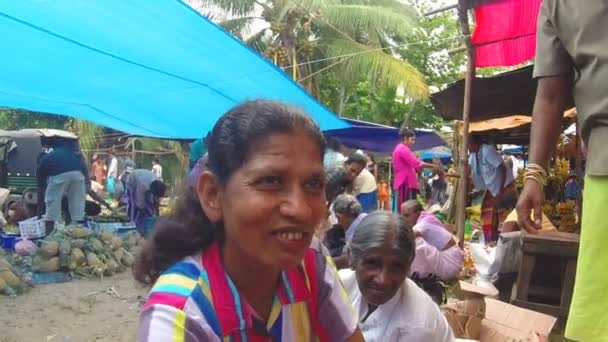 Woman at Sunday market — Stock Video