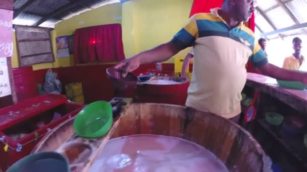 Man pouring coconut wine — Stock Video