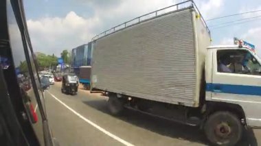 Hareket eden bir arabadan Kandy trafik.