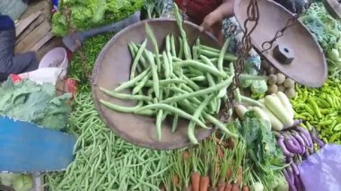 Fasulye ağırlığındaki kadın görünümünü