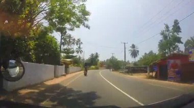 Araç Motosiklet Sri Lanka yolda sollama