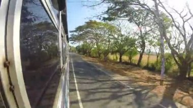 Sri Lanka hareketli otobüs alanlardan görünümünü.