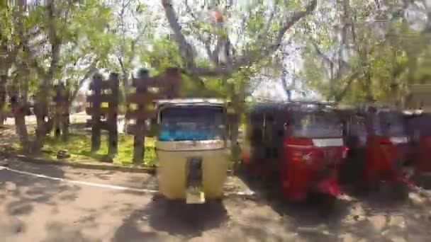 Tuk tuk vehicles parked next to road — Stock Video