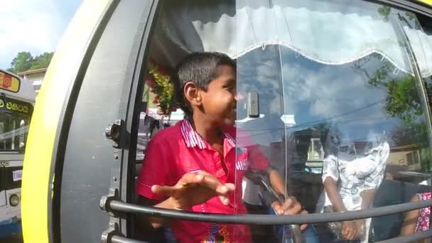 Crianças bonitos em ônibus — Vídeo de Stock