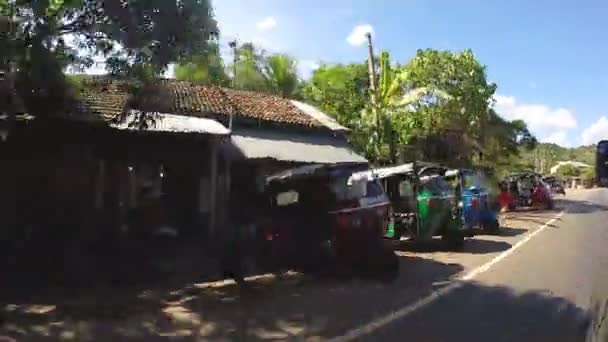 Tráfico de Kandy desde un coche en movimiento — Vídeo de stock