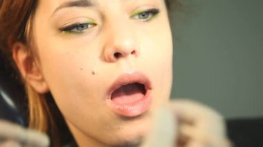 Diş ameliyatı, kadın