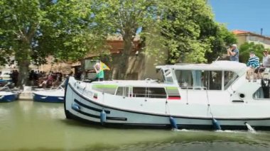 Tekne köprüsünde geçen