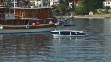 Tekneler, eski kasaba Krk liman