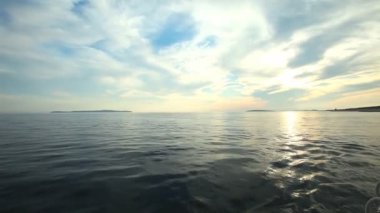 Adalar üzerinden yelken yelkenli tekne