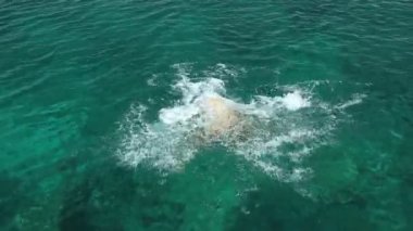 Adam içinde Akdeniz Yüzme