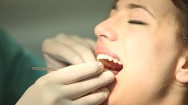 Diş ameliyatı, kadın