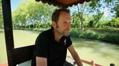 Mavna üzerinde sürüş turist Kaptan