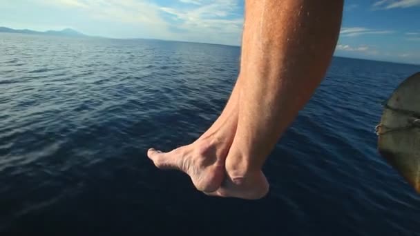 Man sitting at the bow of the boat — Stock Video