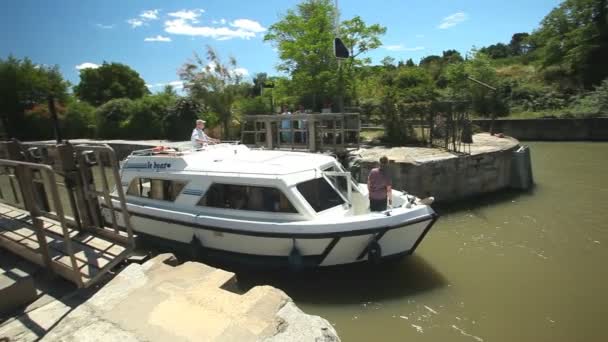 Écluse de sortie bateau — Video