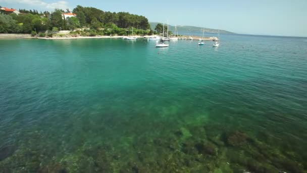 Barche nel porto della città vecchia Krk — Video Stock