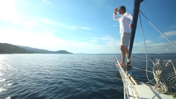 Man on the bow of sailing boat — Stock Video