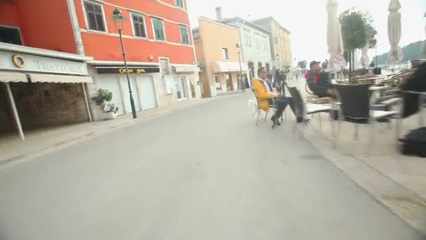 Człowiek Jazda na rowerze po drodze — Wideo stockowe