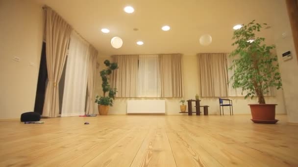 Interior of yoga centre — Stock Video