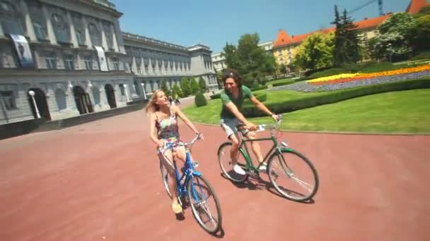 Couple enjoying cycling through park — Stock Video