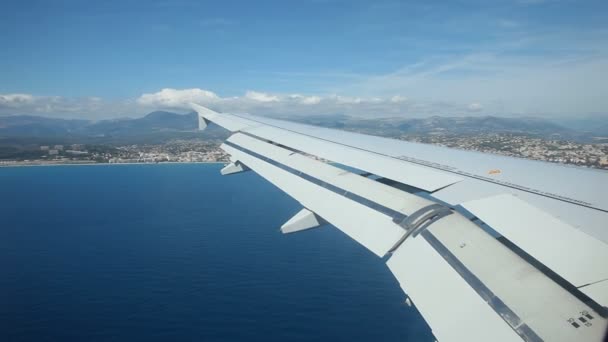 Avión llegando para aterrizar — Vídeo de stock