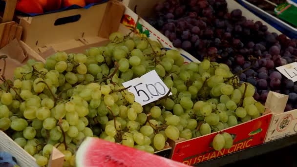 在市场中的葡萄 — 图库视频影像