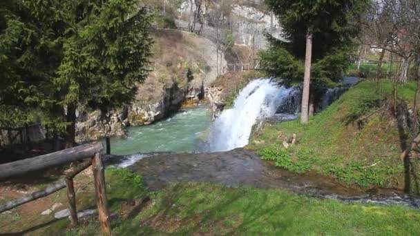 Wasserfälle am rastoke — Stockvideo