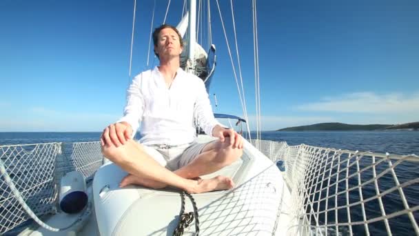 Man enjoying sailing trip on boat — Stock Video