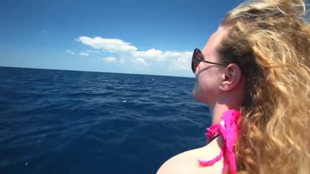 Woman sitting on bow of sailing boat enjoying view of sea — Stock Video