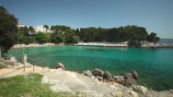 Veduta della piccola baia di Krk — Video Stock