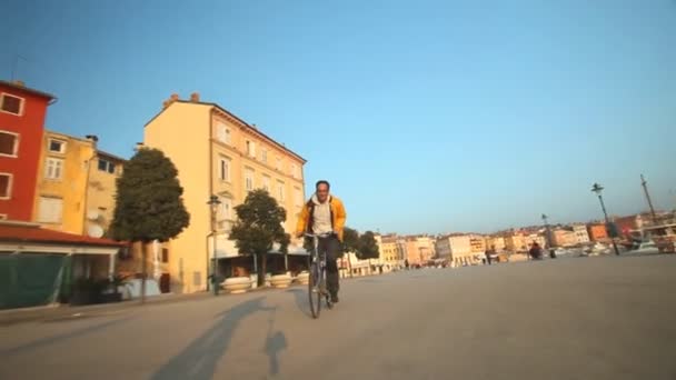 Man cycling on road — Stock Video