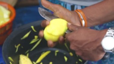 Mango Dilimleme kadın satıcı