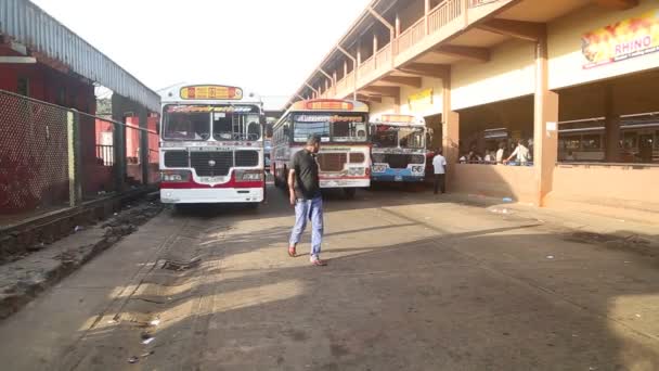 De weergave van het busstation in Matara — Stockvideo