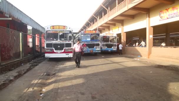 Pohled na autobusové nádraží v Mataře — Stock video