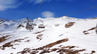 Ski lift görünümü kayakçı