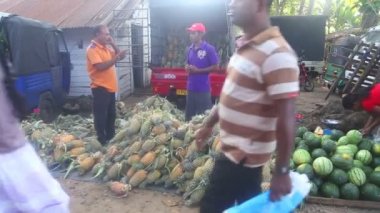 İnsanlar Hikkaduwa Market