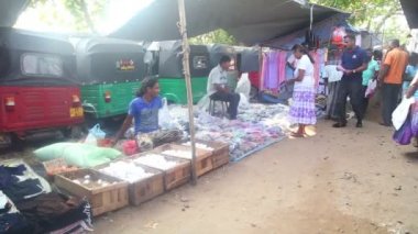 İnsanlar Hikkaduwa Market