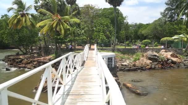 Puente sobre el río en Galle — Vídeos de Stock