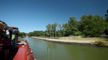 Ahşap teknede seyahat