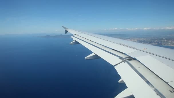 Avión llegando para aterrizar — Vídeos de Stock